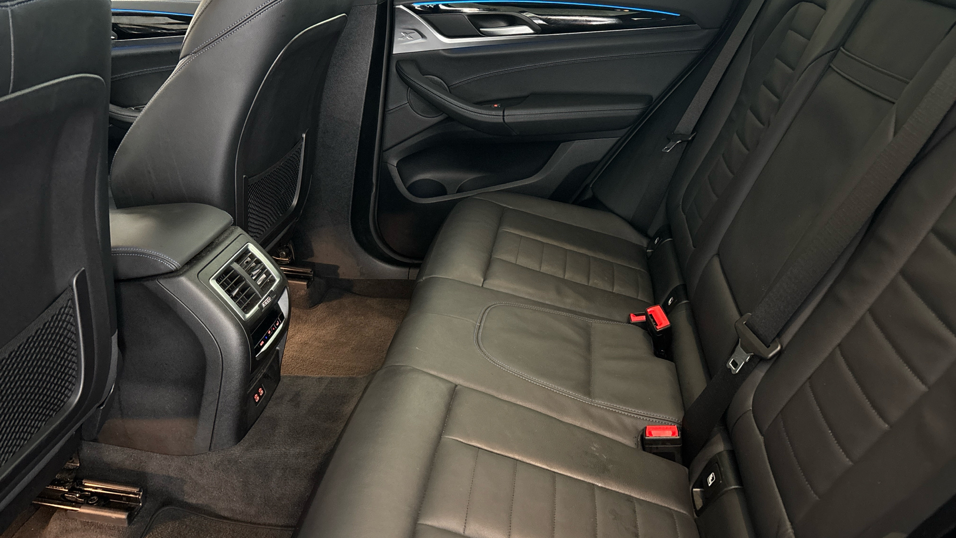 4020638 210kW M Sport 80kWh 5dr Auto