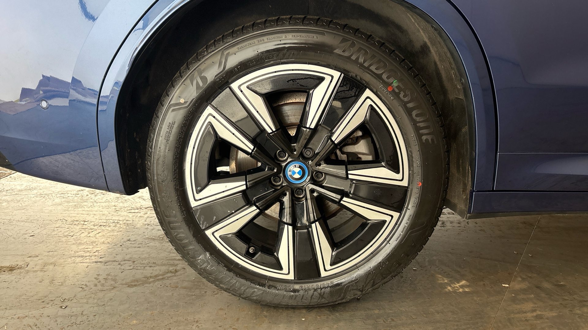 4020638 210kW M Sport 80kWh 5dr Auto