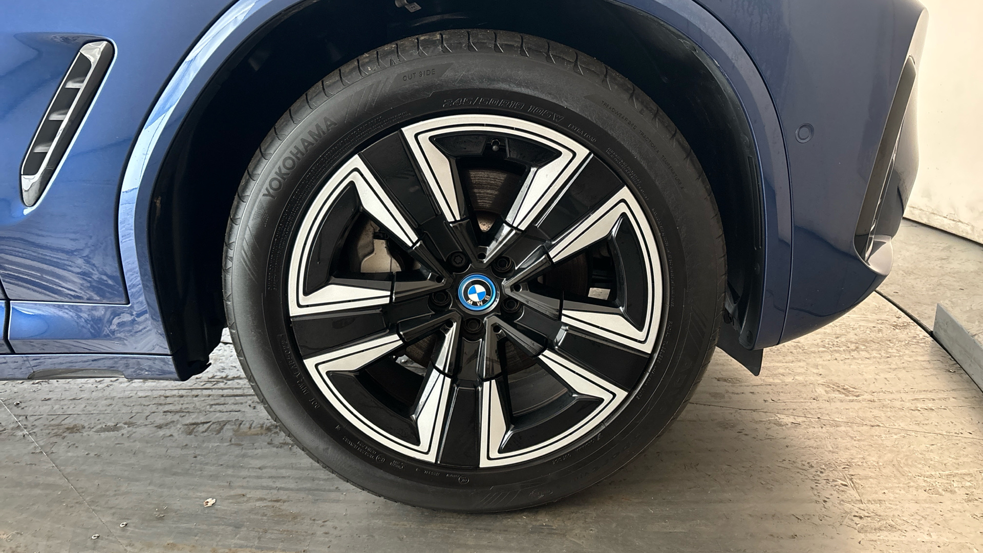 4020638 210kW M Sport 80kWh 5dr Auto