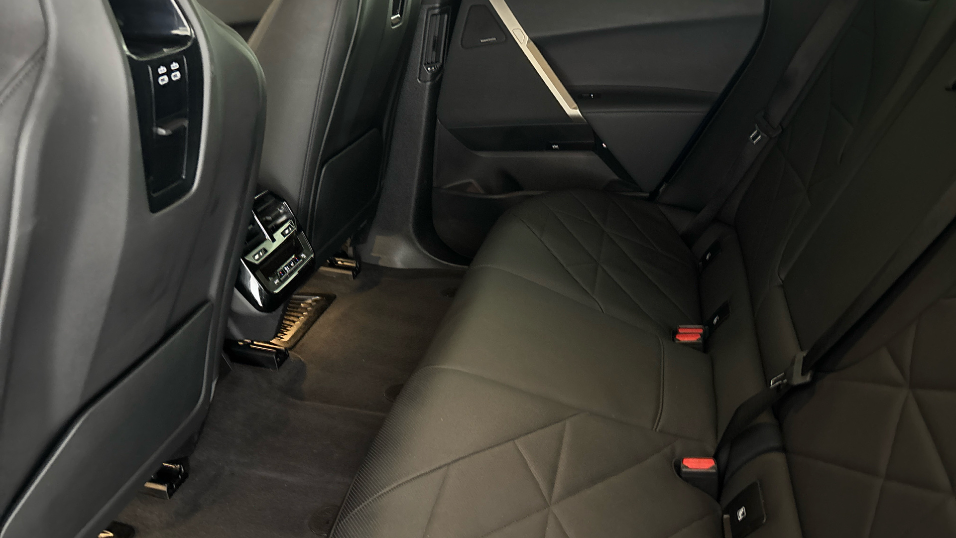 4020848 240kW xDrive40 M Sport 76.6kWh 5dr Auto