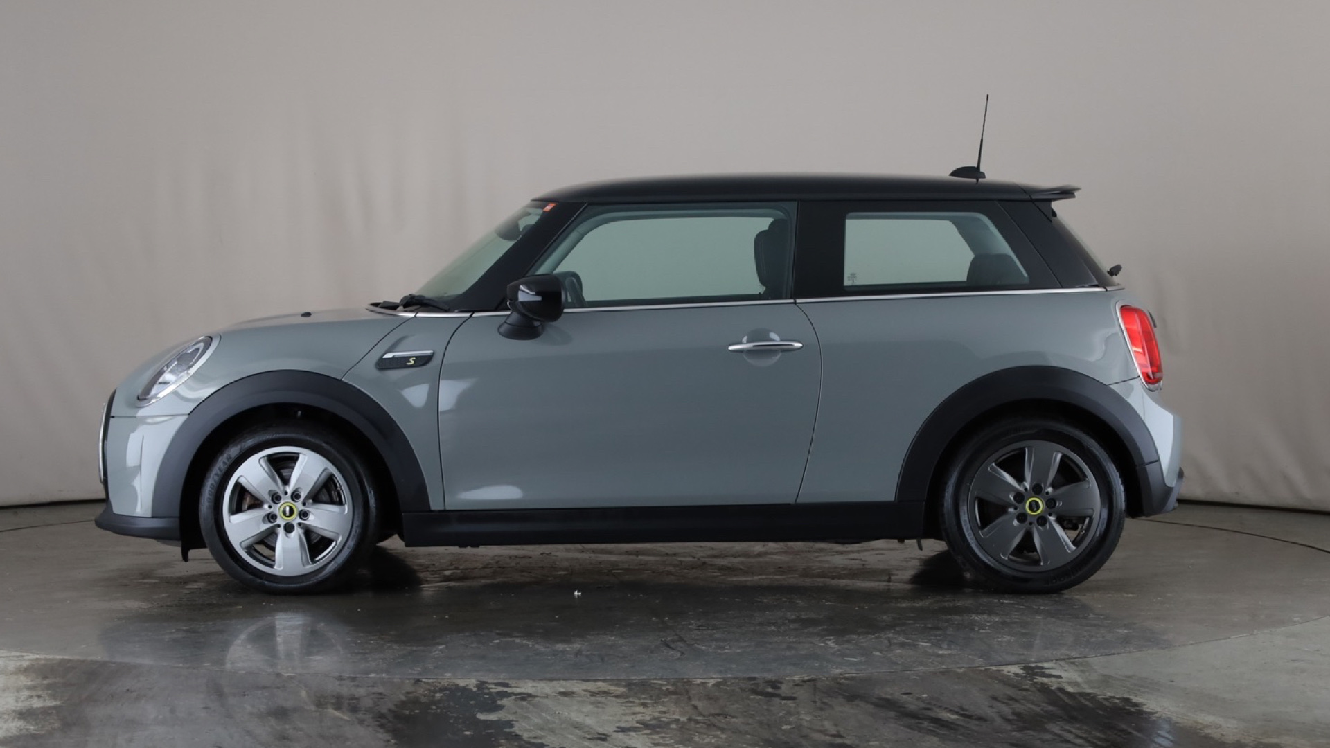 4027461 135kW Cooper S Level 1 33kWh 3dr Auto