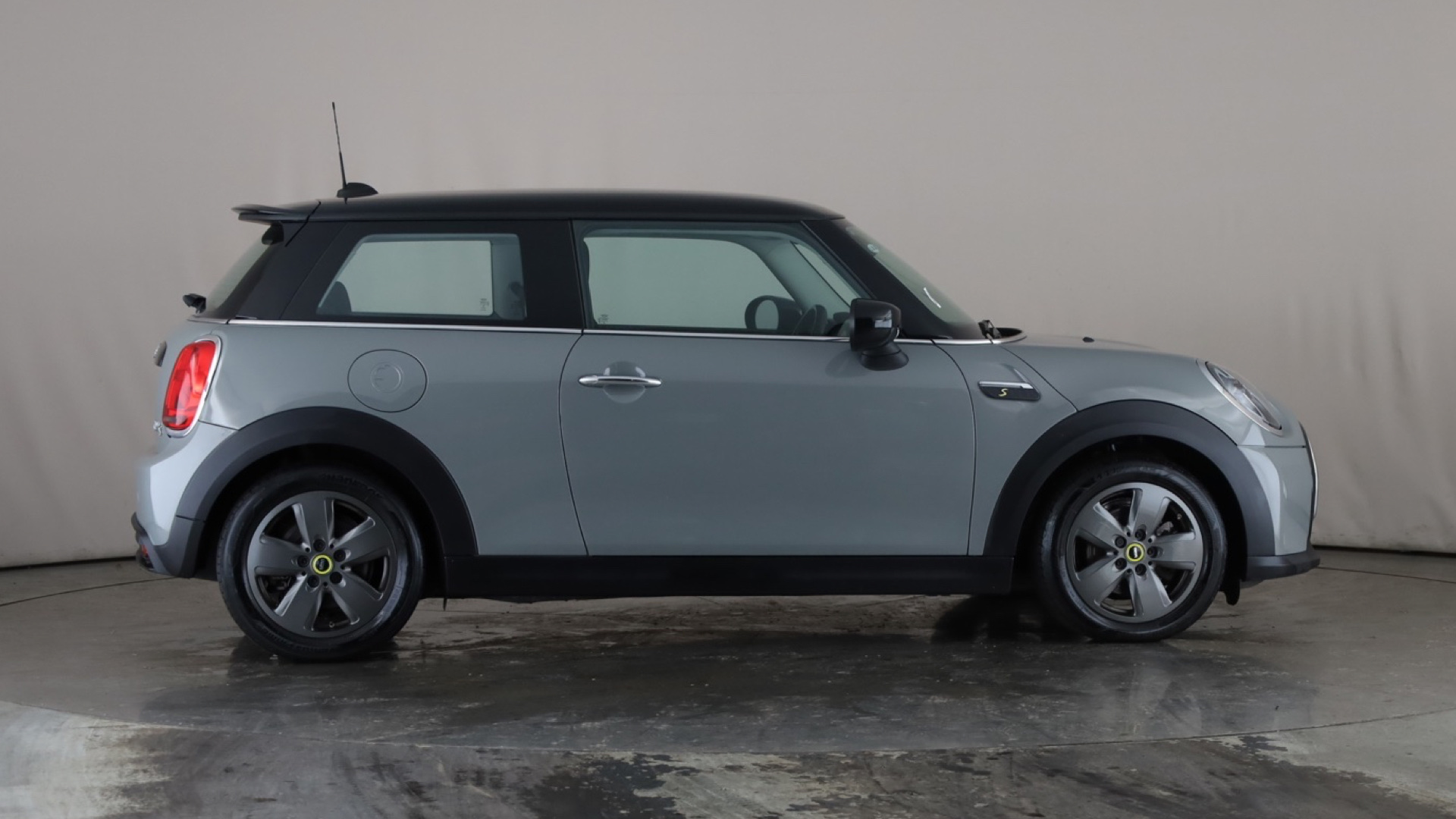 4027461 135kW Cooper S Level 1 33kWh 3dr Auto