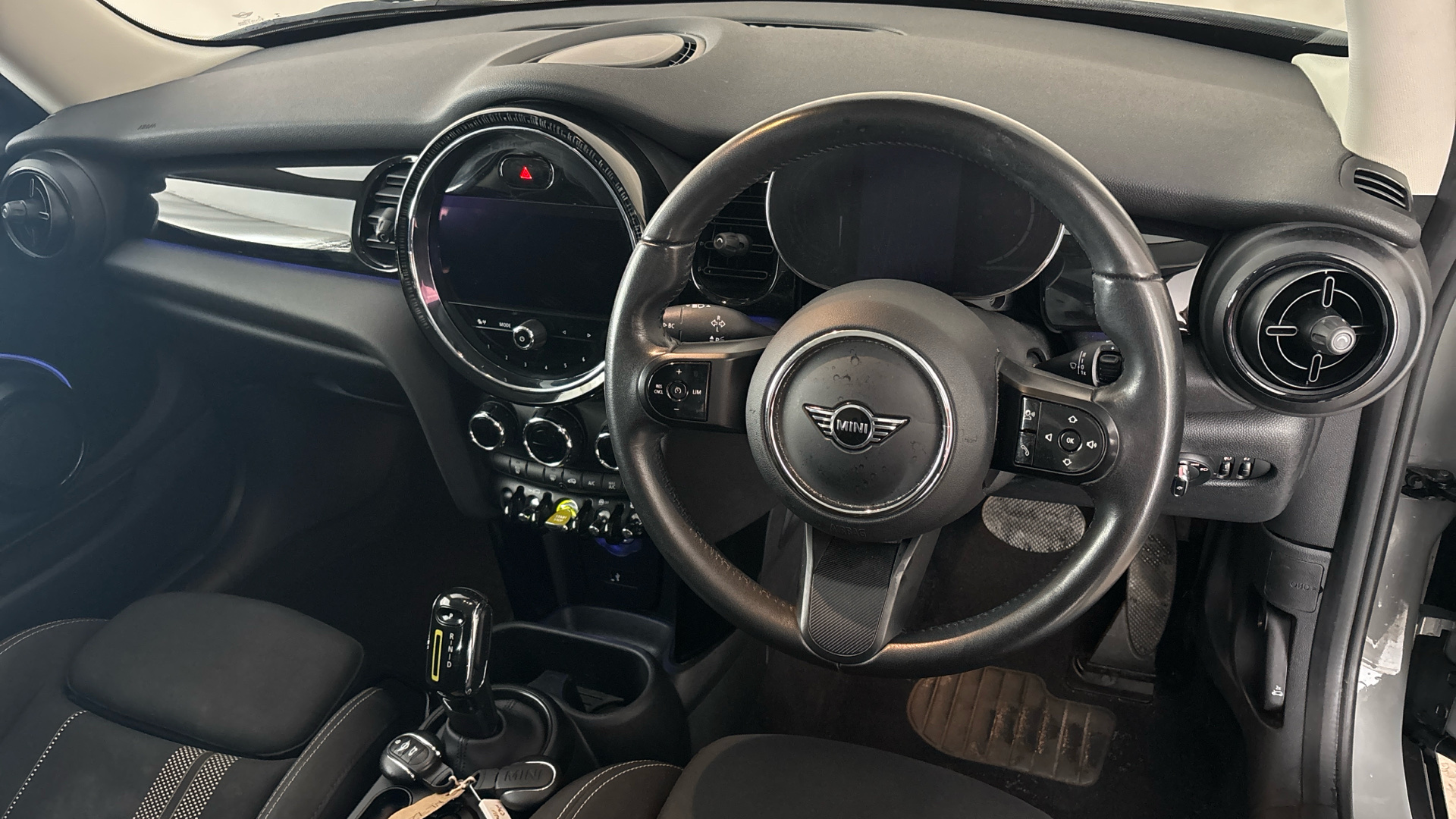 4027461 135kW Cooper S Level 1 33kWh 3dr Auto