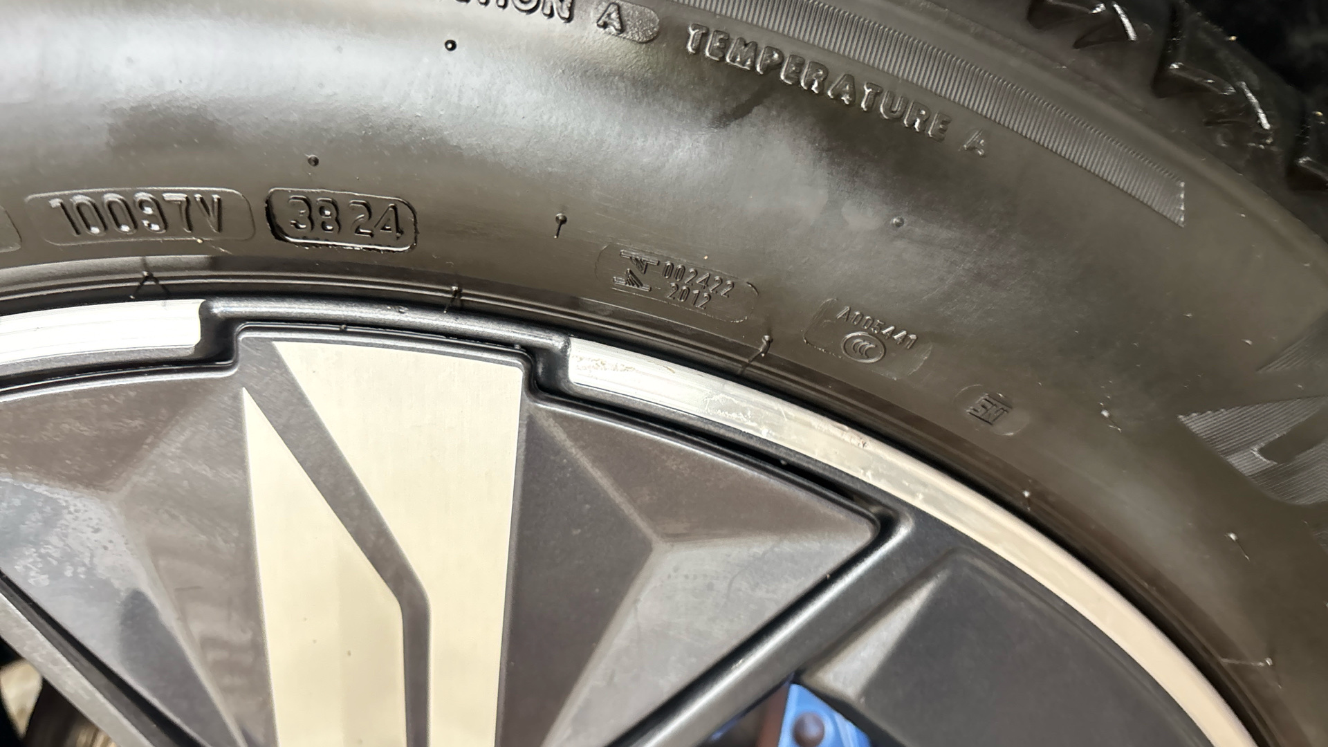 4028226 240kW xDrive40 M Sport 76.6kWh 5dr Auto