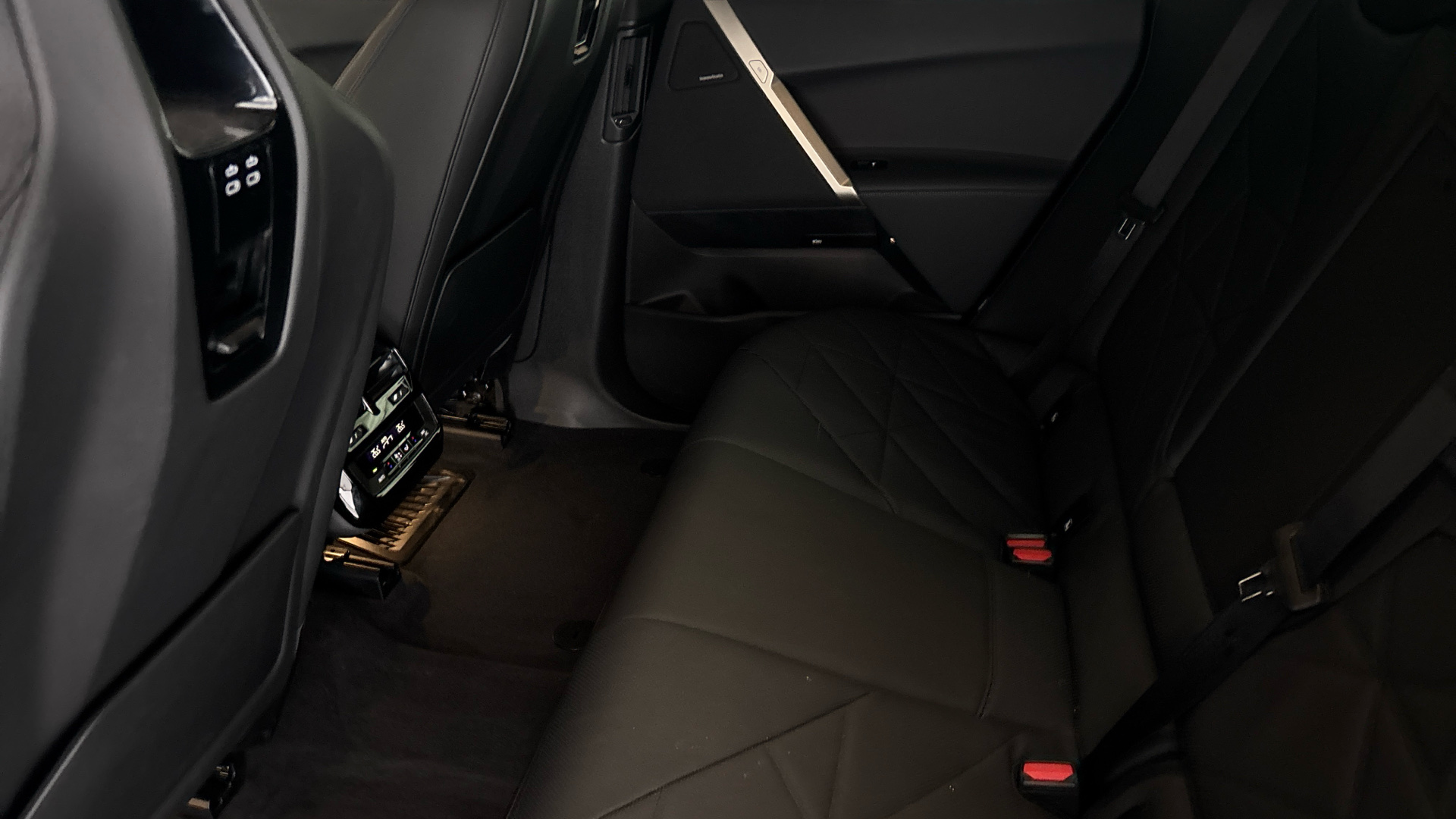 4028226 240kW xDrive40 M Sport 76.6kWh 5dr Auto