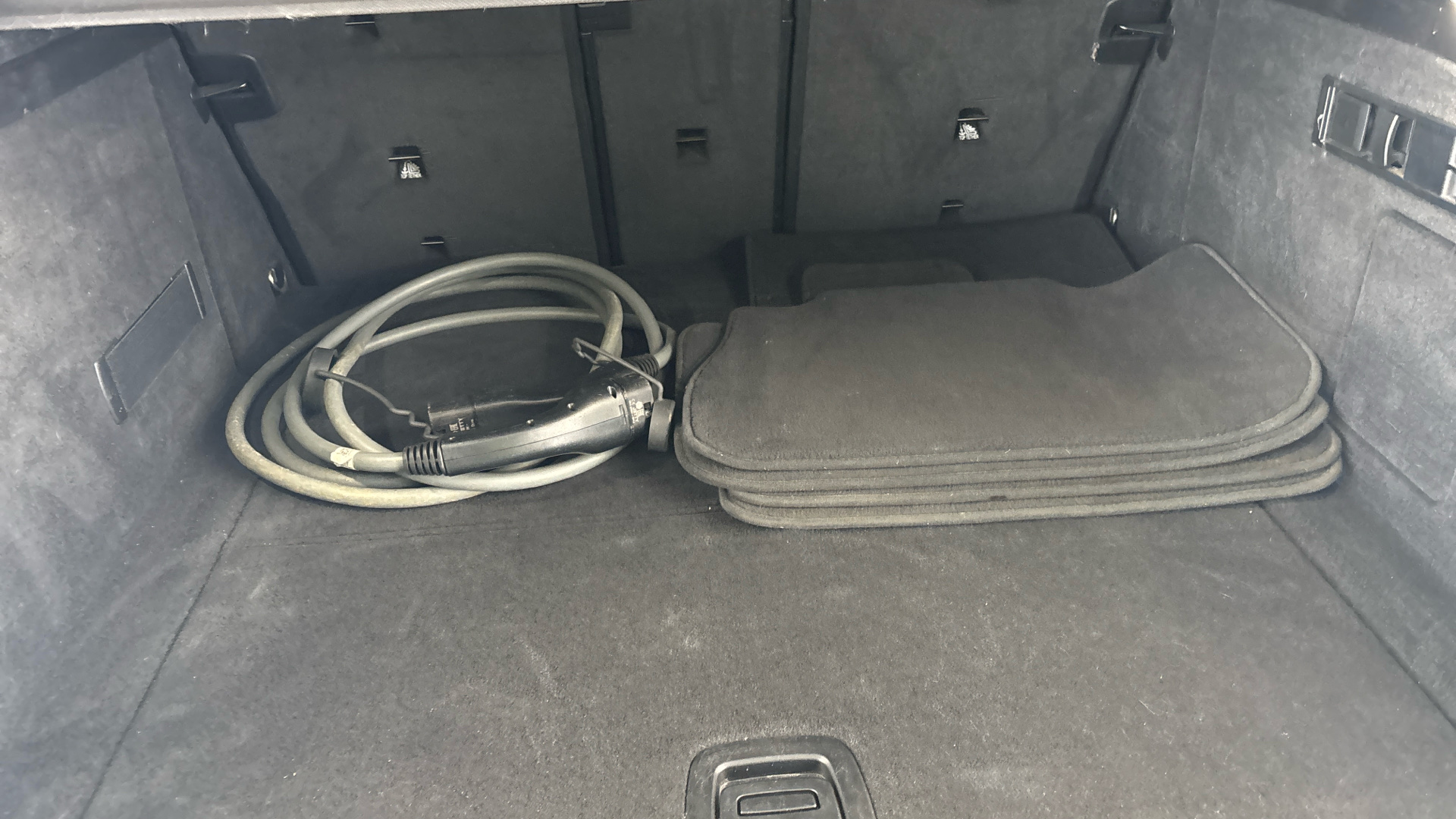 4028226 240kW xDrive40 M Sport 76.6kWh 5dr Auto