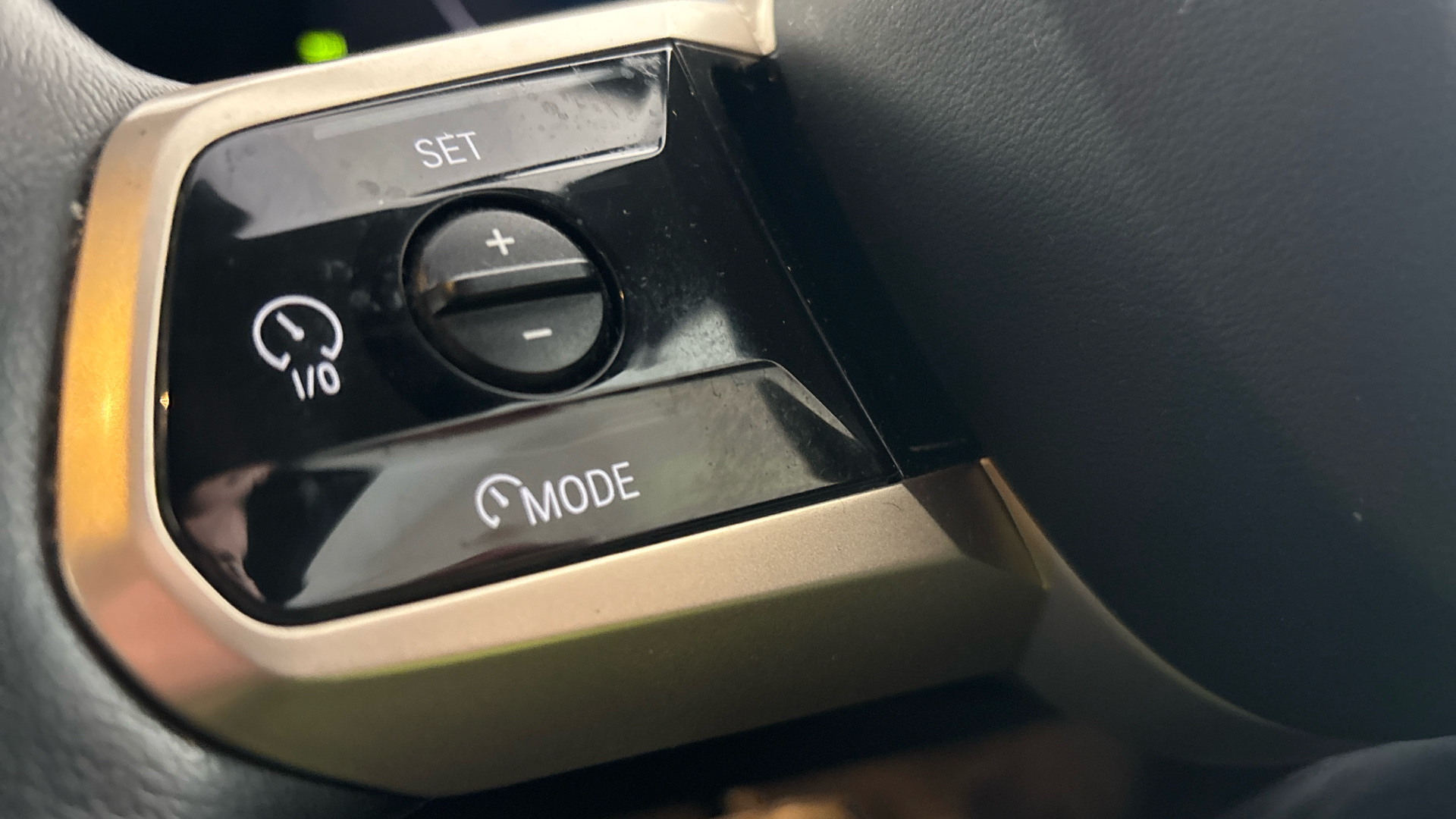 4028226 240kW xDrive40 M Sport 76.6kWh 5dr Auto