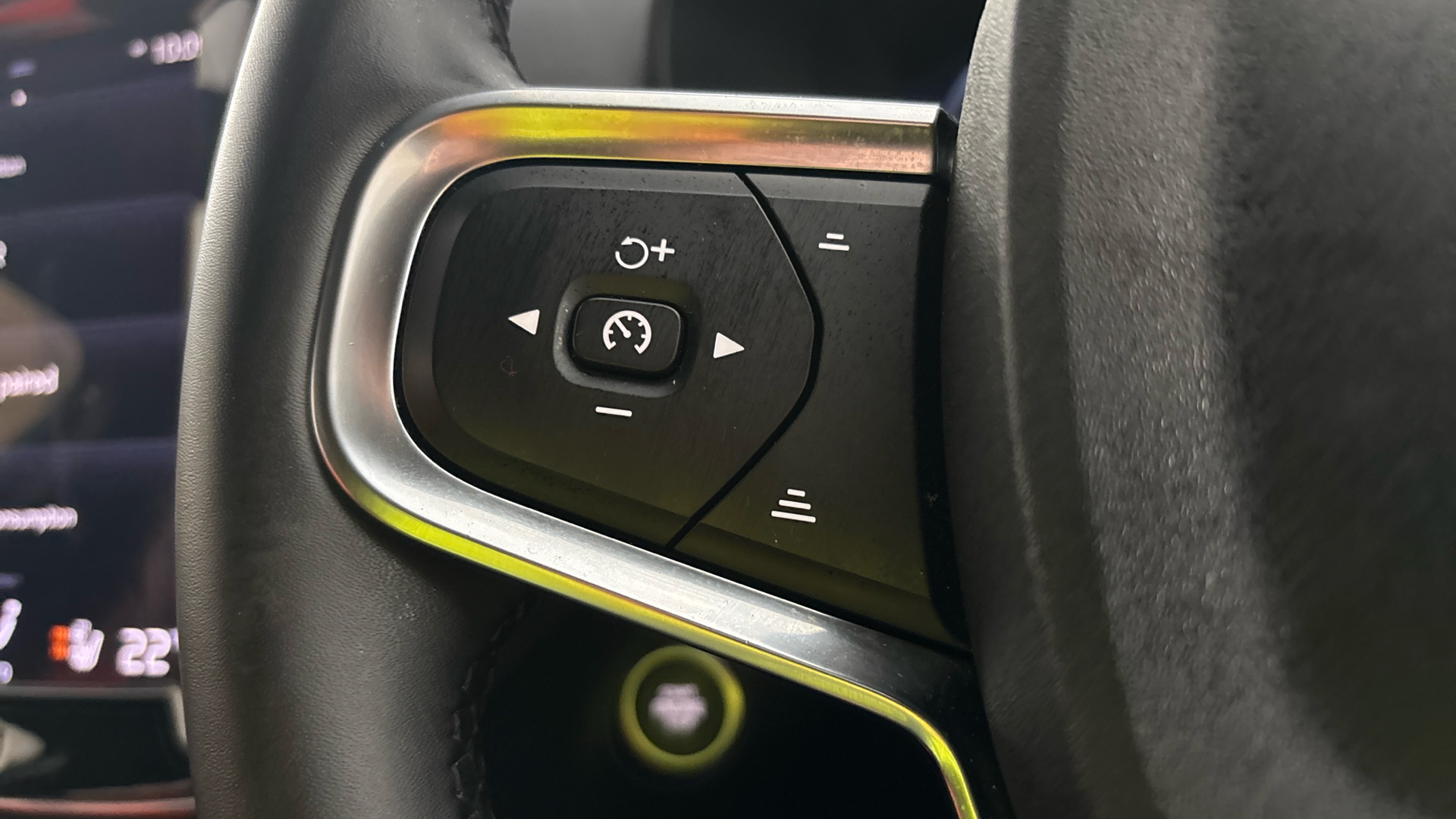 4020810 1.5 T4 Recharge PHEV Plus Dark 5dr Auto