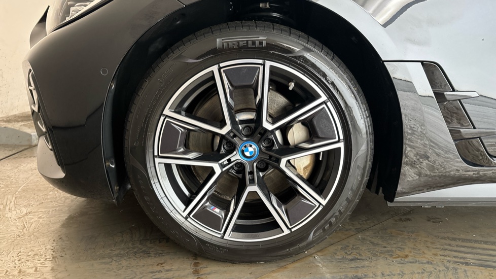 BMW I4 Image 17