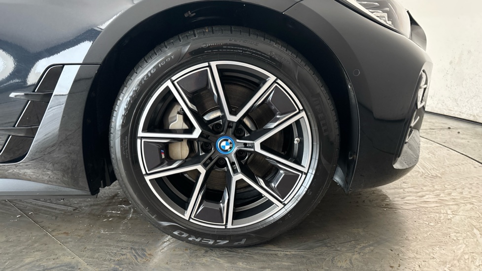 BMW I4 Image 20