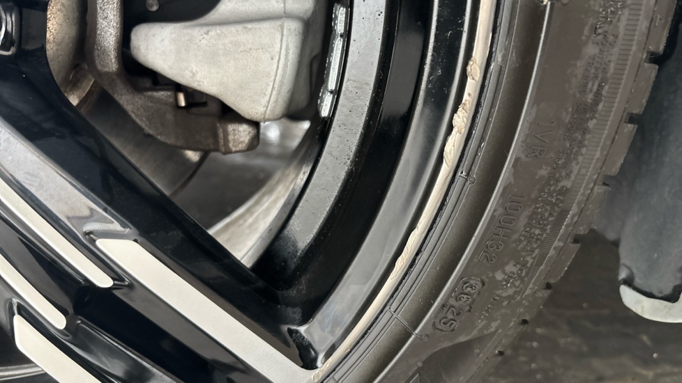 BMW 3 SERIES scuff