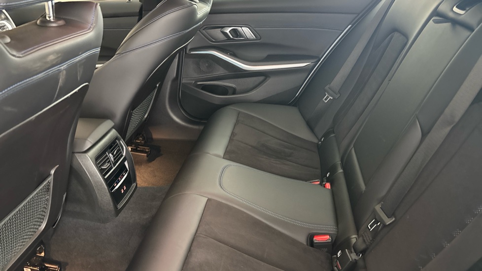 BMW 3 SERIES Image 14