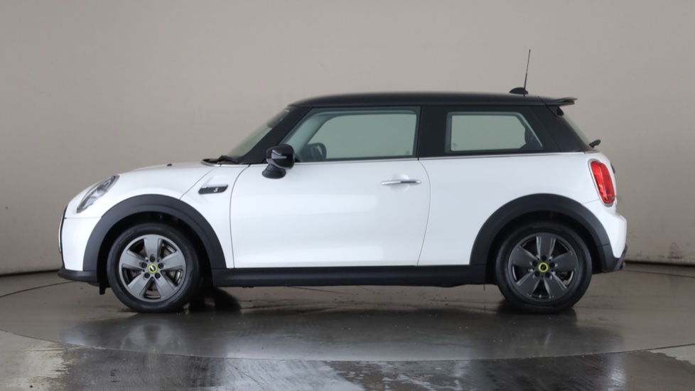 MINI HATCHBACK Image 2