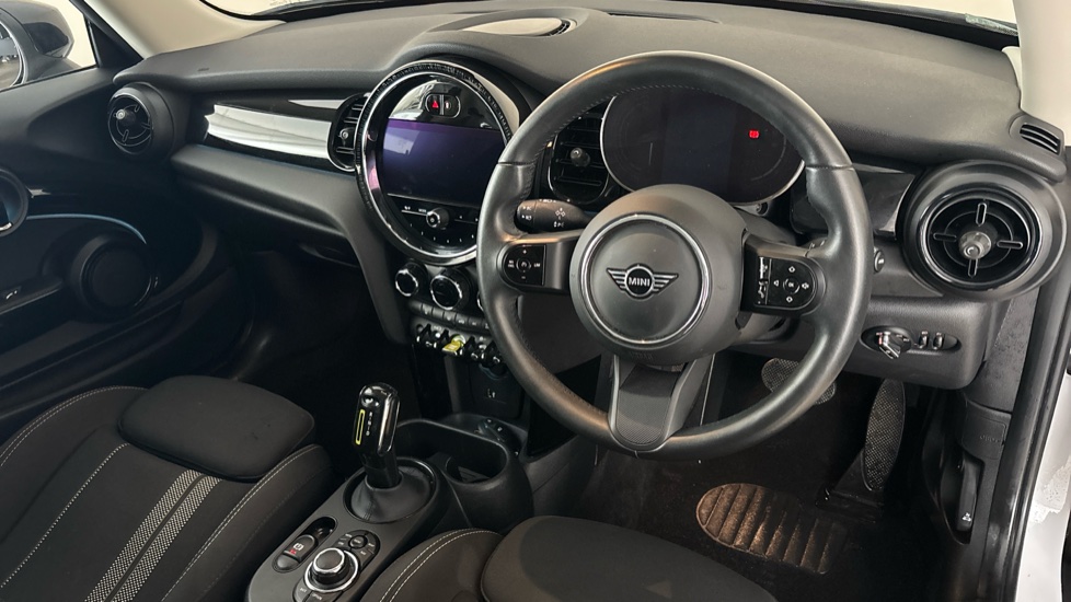 MINI HATCHBACK Image 9