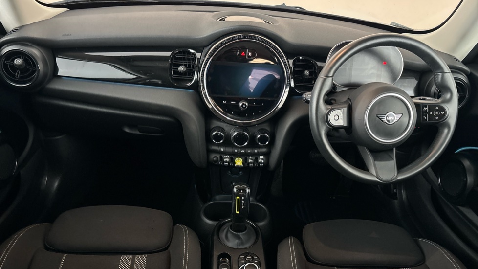 MINI HATCHBACK Image 11
