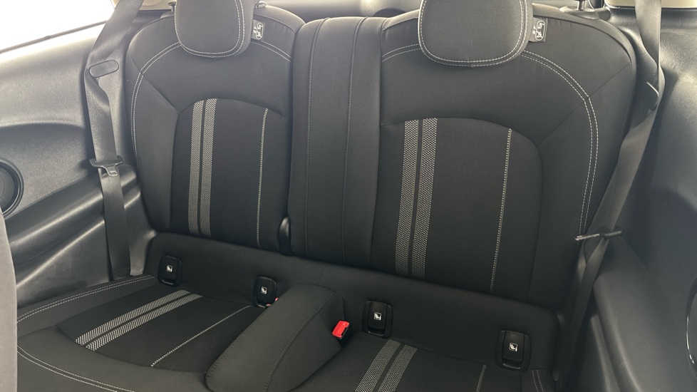 MINI HATCHBACK Image 14