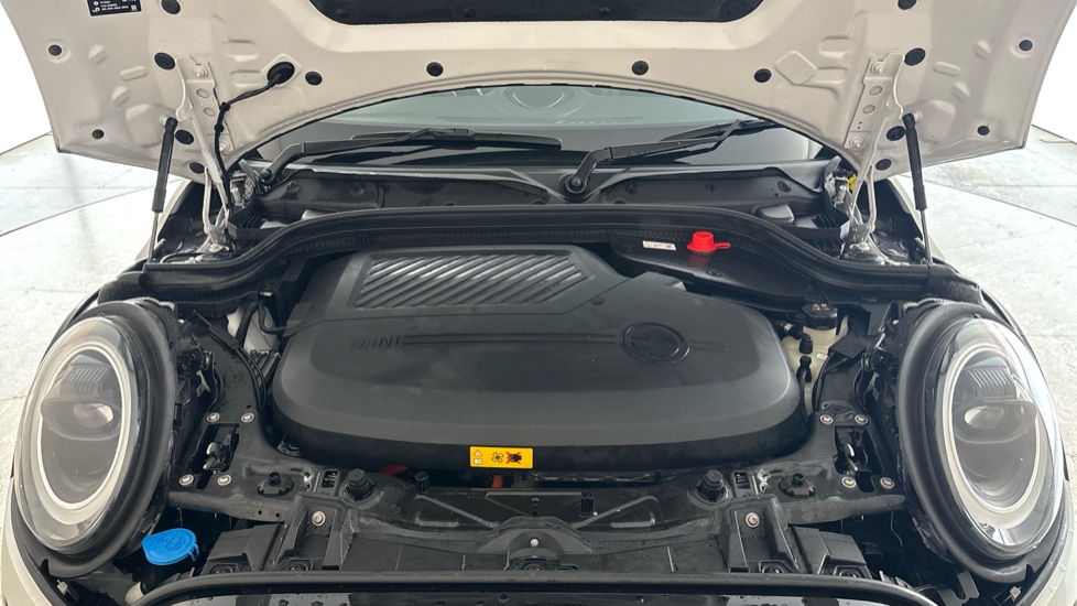 MINI HATCHBACK Image 16
