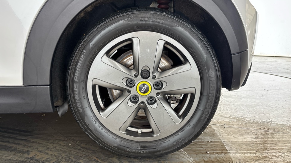 MINI HATCHBACK Image 18