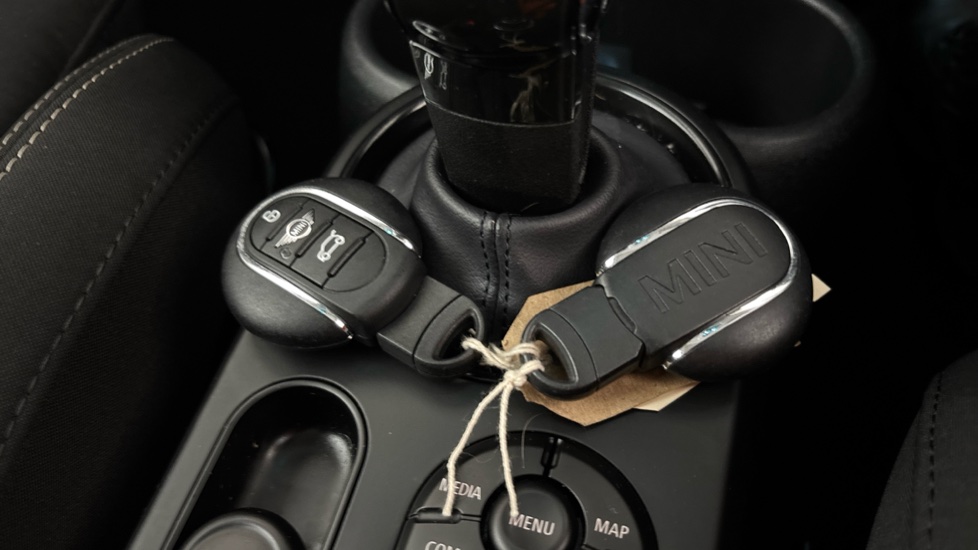 MINI HATCHBACK 2 keys available