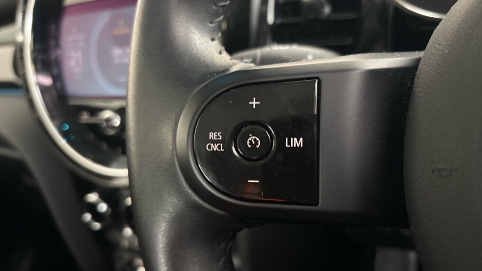 MINI HATCHBACK Cruise control