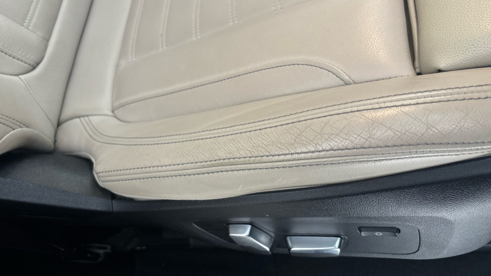BMW iX3 Worn/stained