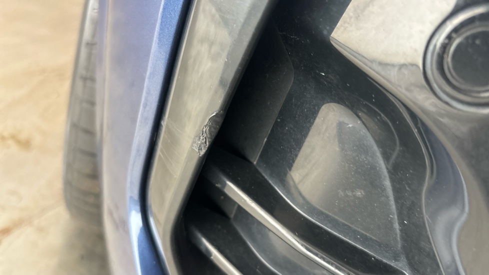 BMW iX3 Scuff