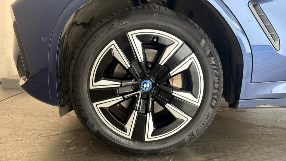 BMW iX3 Image 17