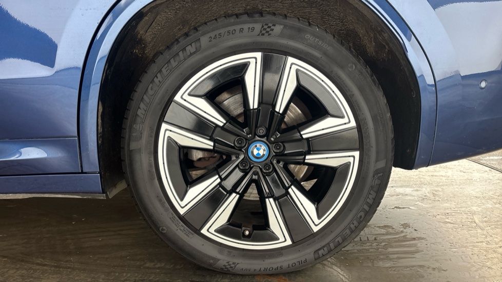 BMW iX3 Image 18