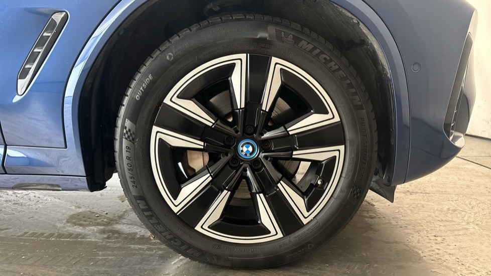 BMW iX3 Image 20