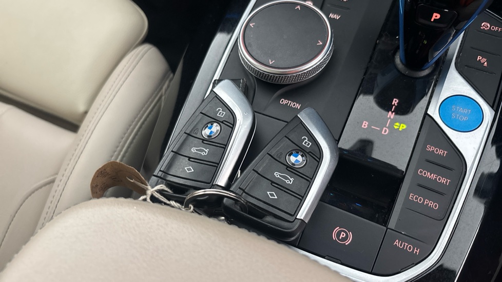 BMW iX3 2 keys available