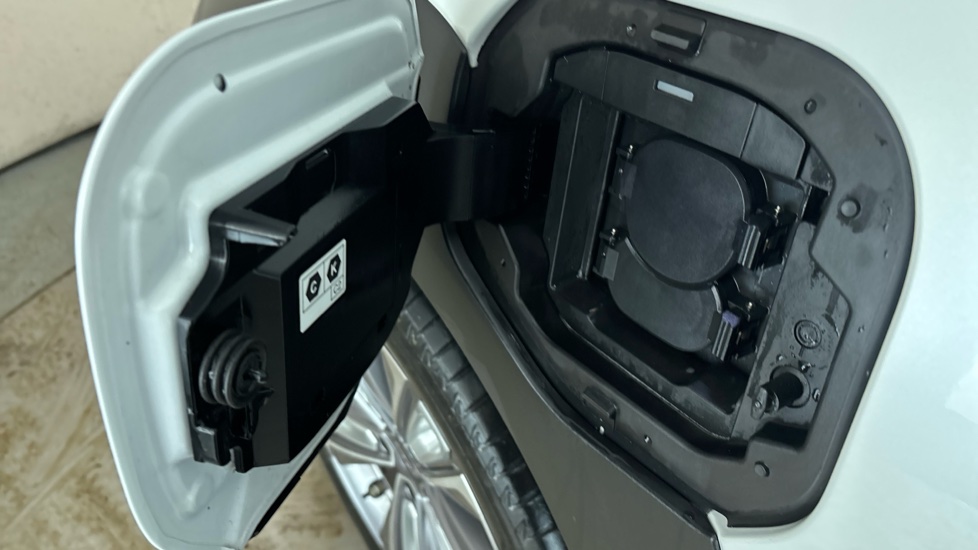 SUBARU SOLTERRA Image 21