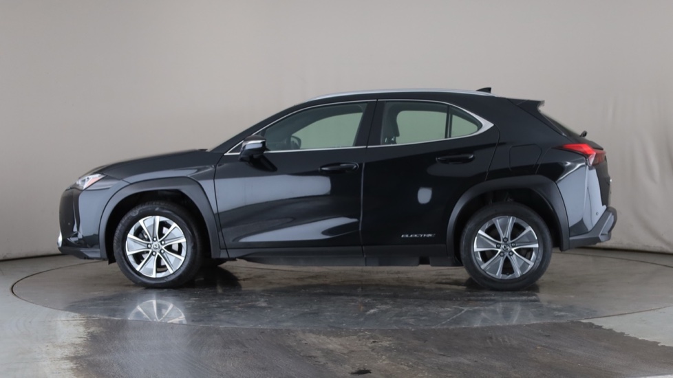 LEXUS UX Image 2