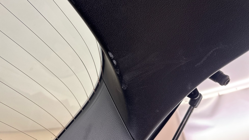 LEXUS UX Scuff