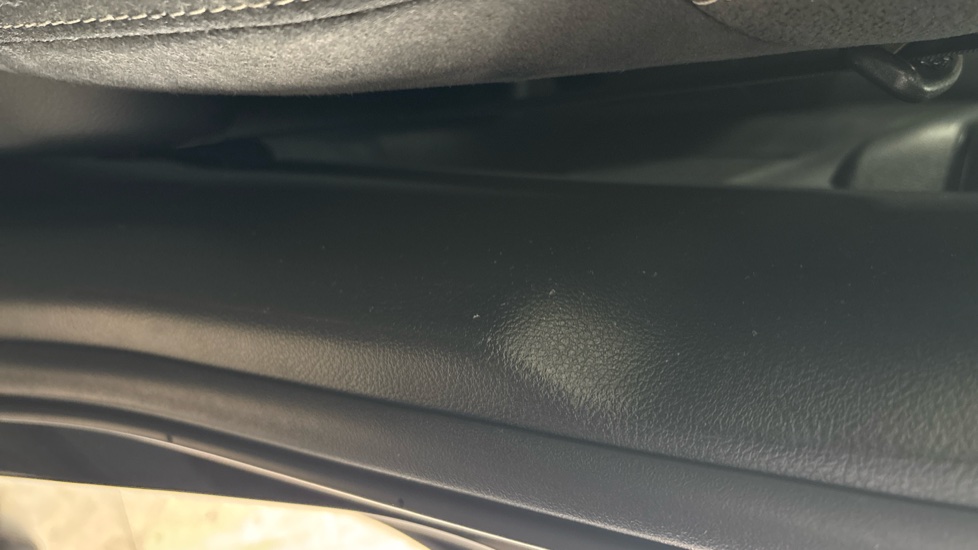 LEXUS UX Scuff