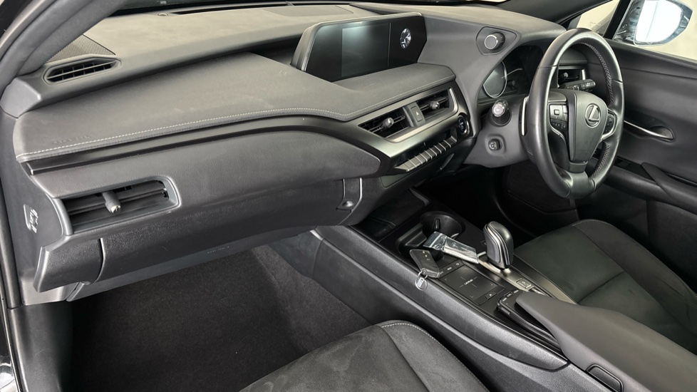LEXUS UX Image 10