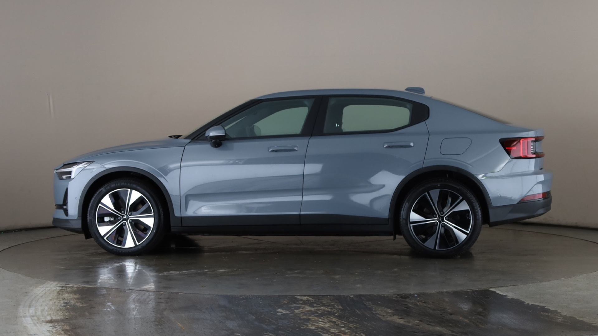 4020854 170kW 69kWh Standard Range SM [Pilot] 5dr Auto