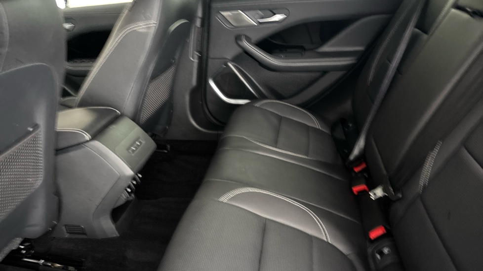 JAGUAR I-PACE Image 14