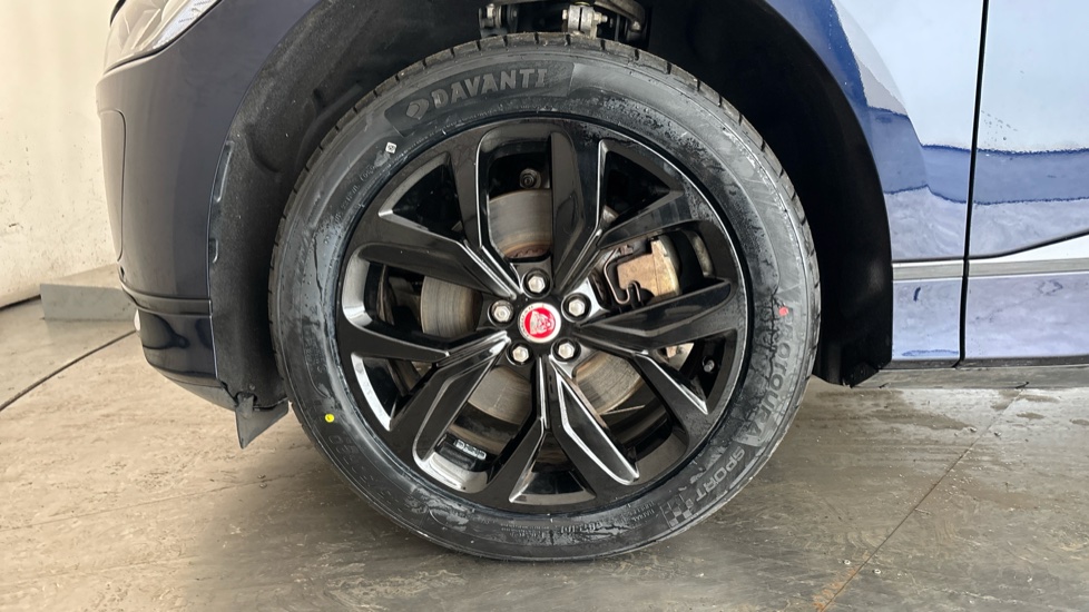 JAGUAR I-PACE Image 17