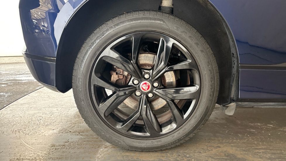 JAGUAR I-PACE Image 19
