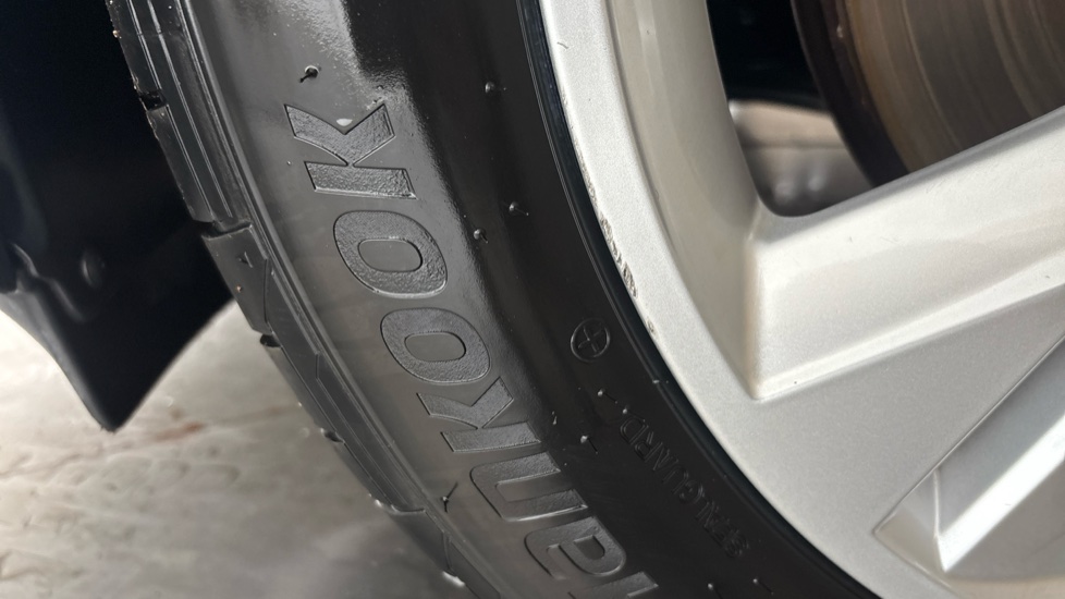 AUDI Q4 scuff