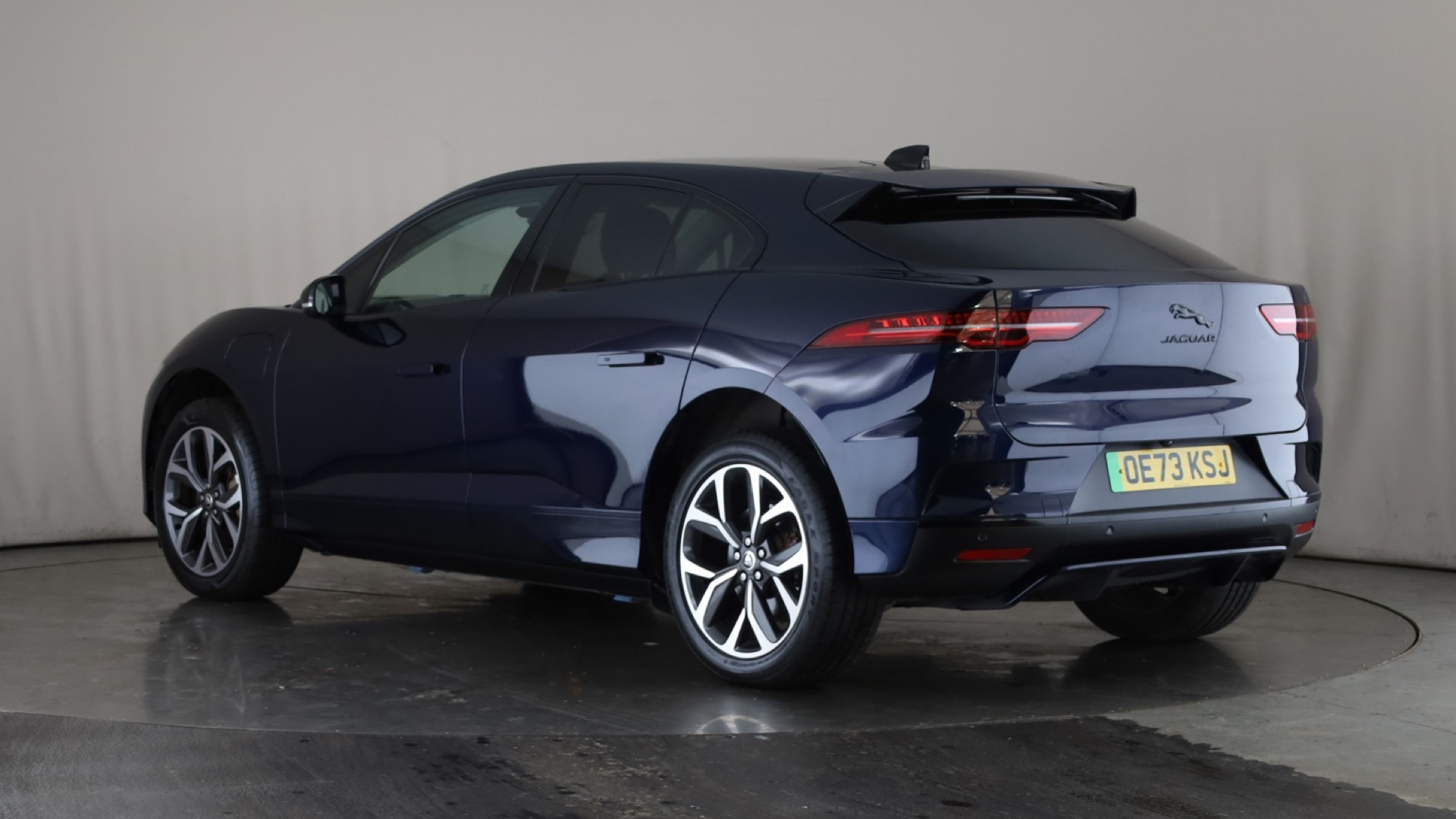 294kW EV400 R-Dynamic HSE Black 90kWh 5dr Auto