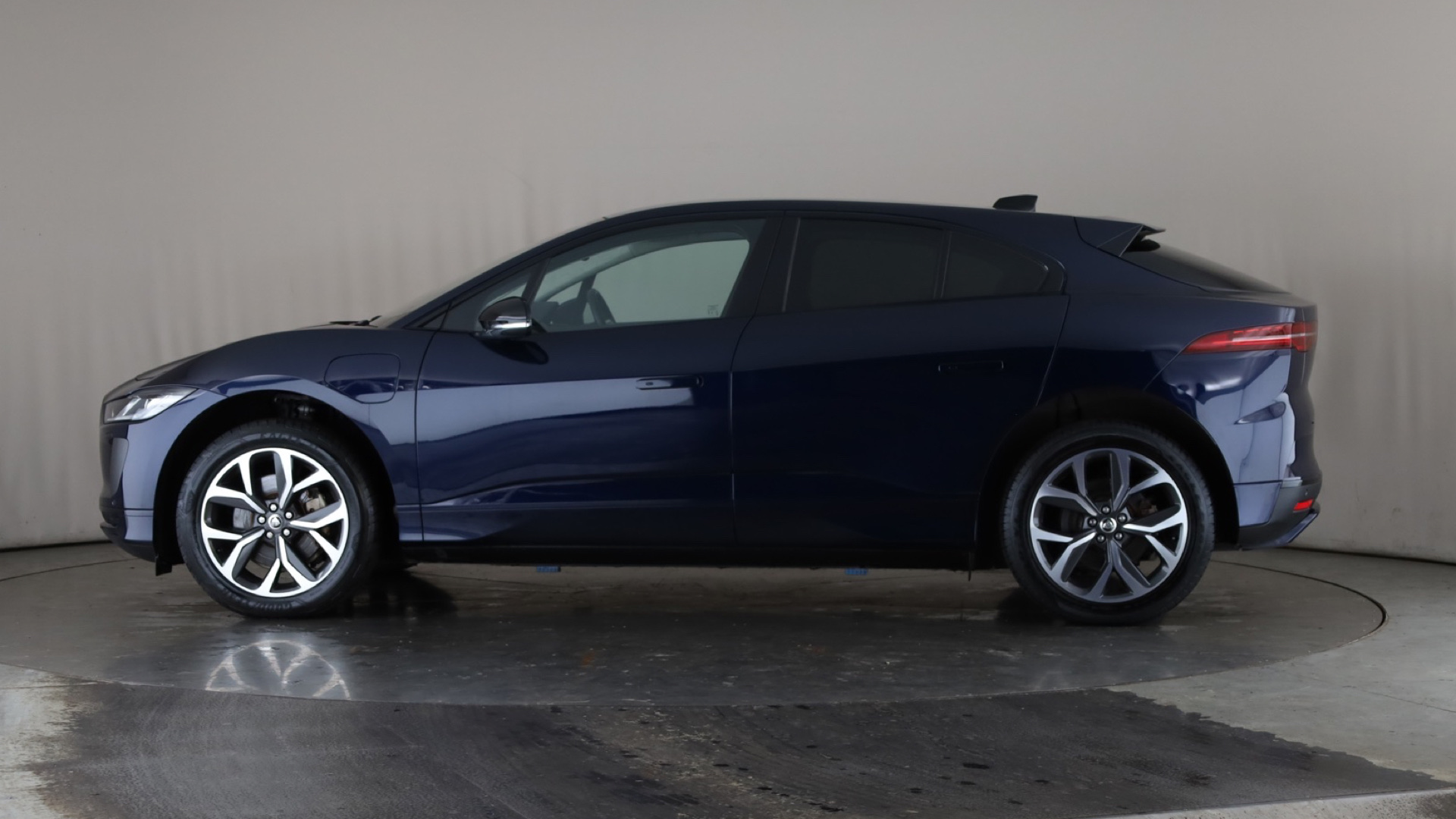 294kW EV400 R-Dynamic HSE Black 90kWh 5dr Auto