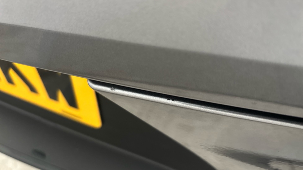 JAGUAR I-PACE Multiple chips