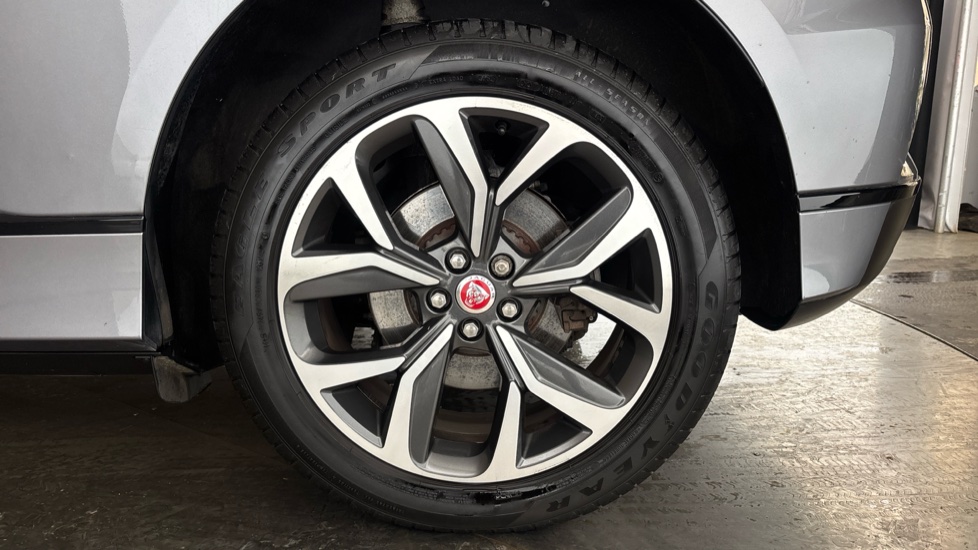 JAGUAR I-PACE Image 18