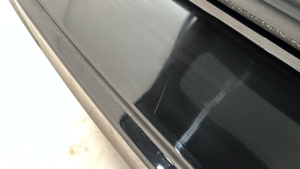 MERCEDES EQE Scratches