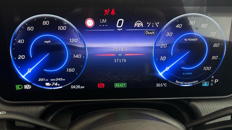MERCEDES EQE Image 13