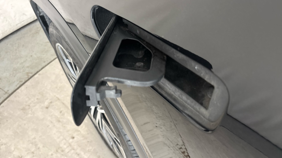 MERCEDES EQE Image 16