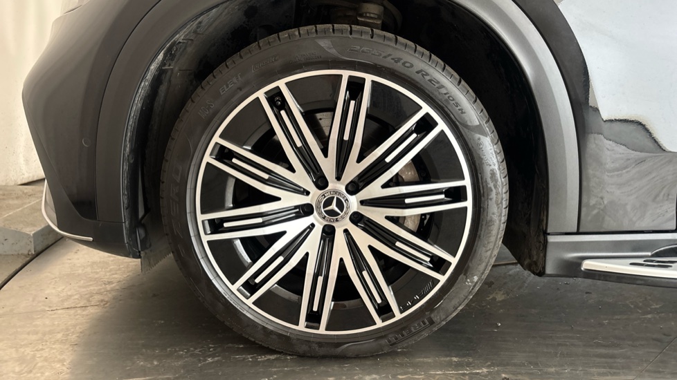 MERCEDES EQE Image 17