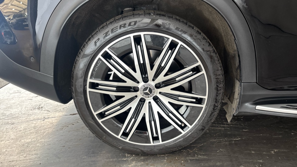 MERCEDES EQE Image 19