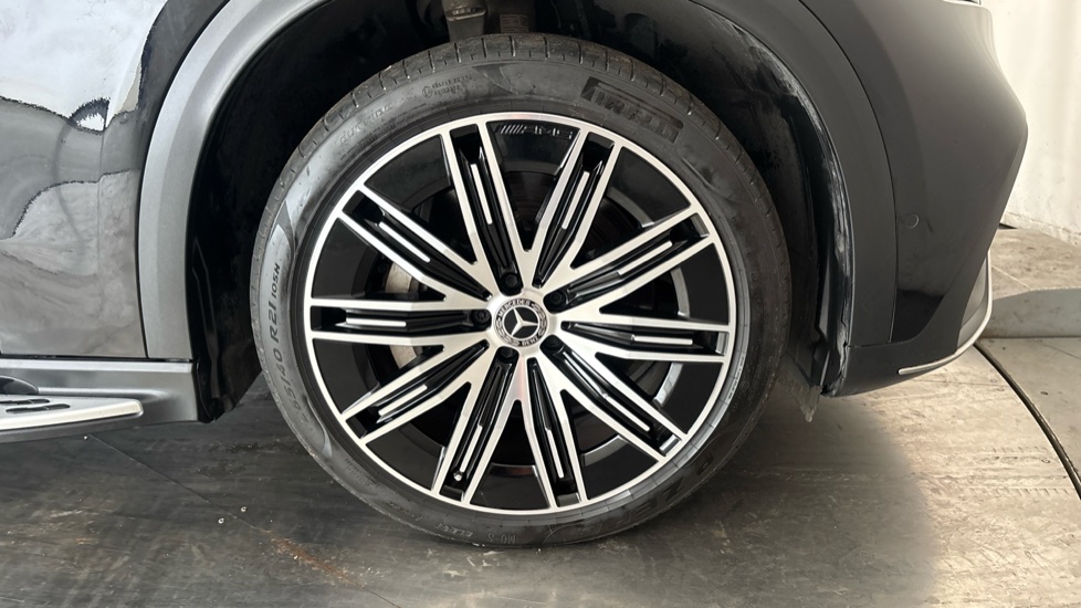 MERCEDES EQE Image 20